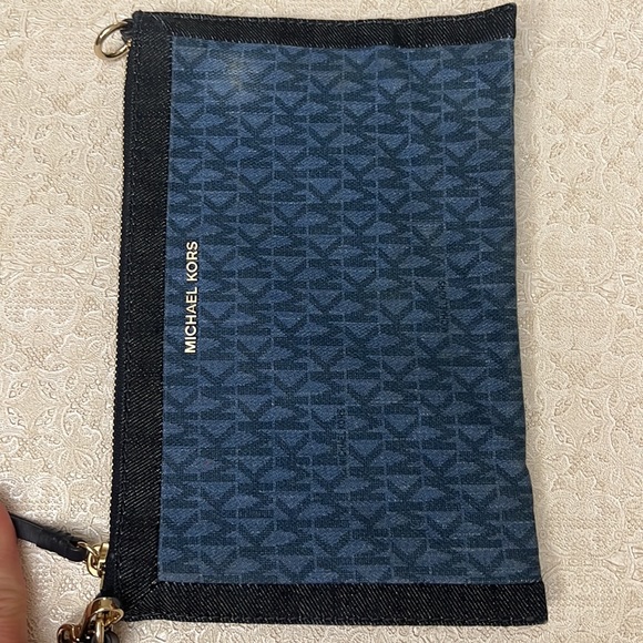 Michael Kors signature Denim Pouchette (Wristlet/Pouch/Clutch). Convertible! - Picture 12 of 16